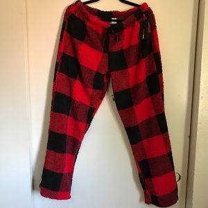 Fluffy checkered sweats